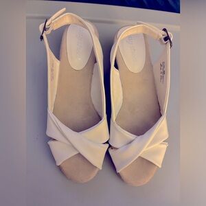 Easy street white 9.5 sandals.